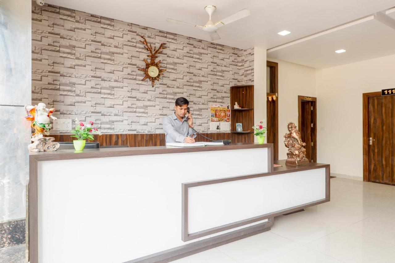 Capital O 63158 Hotel Om Sai Ram Chhatarpur Kültér fotó
