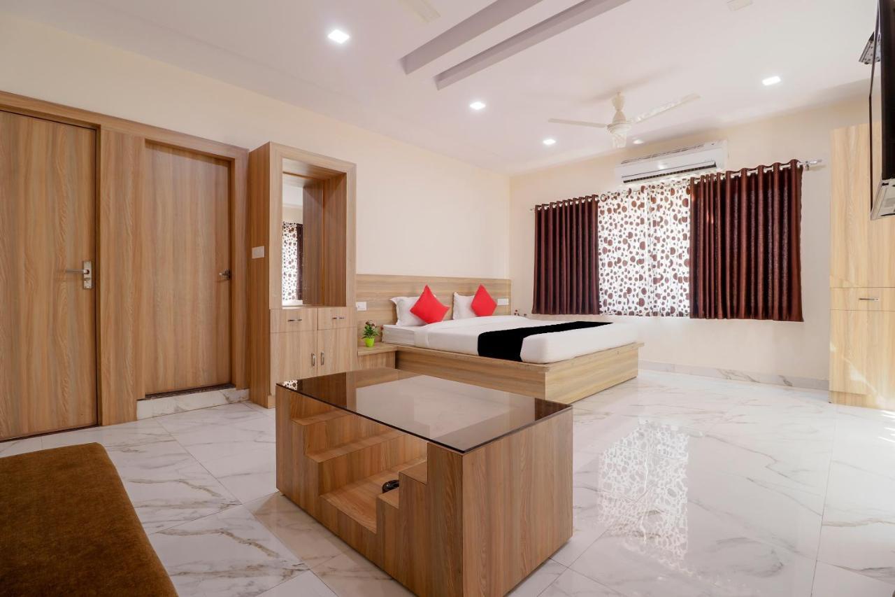 Capital O 63158 Hotel Om Sai Ram Chhatarpur Kültér fotó