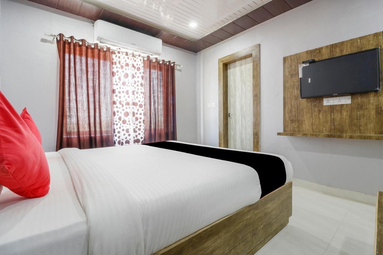 Capital O 63158 Hotel Om Sai Ram Chhatarpur Kültér fotó