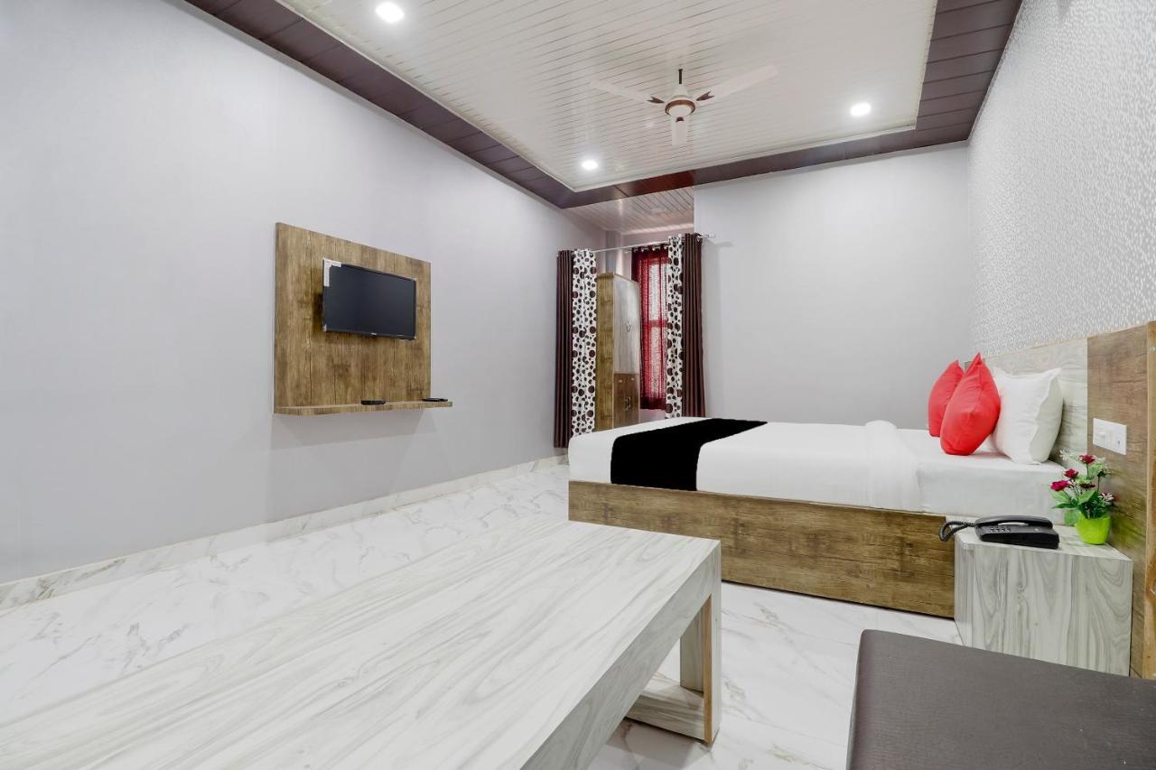 Capital O 63158 Hotel Om Sai Ram Chhatarpur Kültér fotó