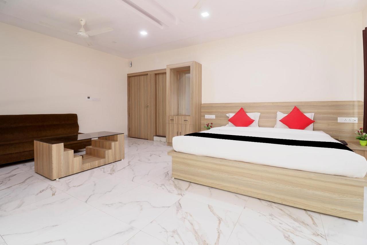 Capital O 63158 Hotel Om Sai Ram Chhatarpur Kültér fotó