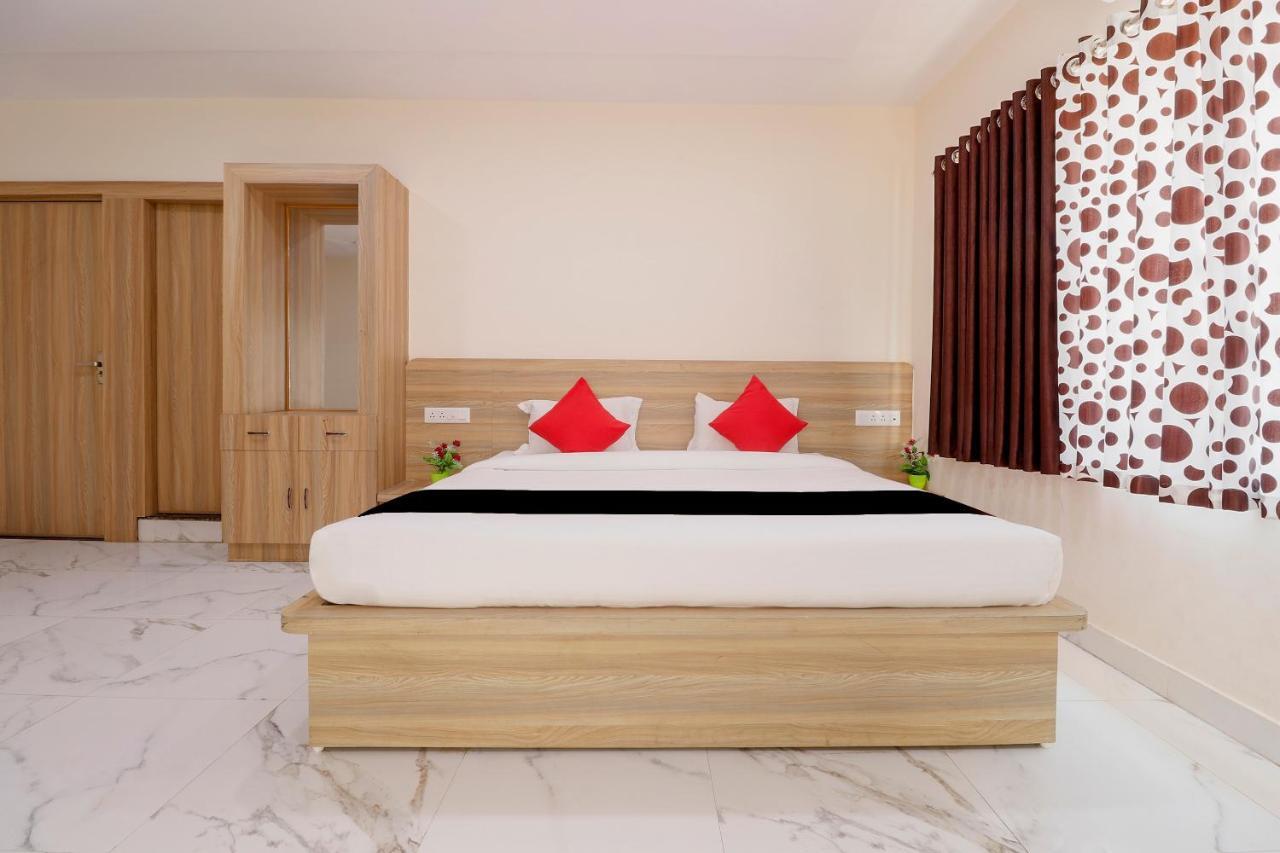 Capital O 63158 Hotel Om Sai Ram Chhatarpur Kültér fotó
